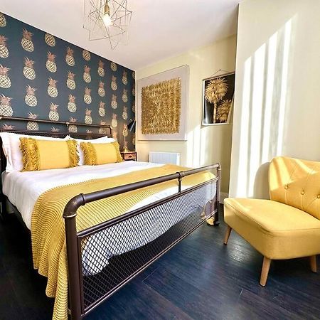 Designer Apartment Inc Free Parking & Fast Wifi 1 Minute Walk To Poole Quay - Great Location - Free Parking - Fast Wifi - Smart Tv - Newly Decorated - Sleeps Up To 2! Close To Poole & Bournemouth & Sandbanks מראה חיצוני תמונה