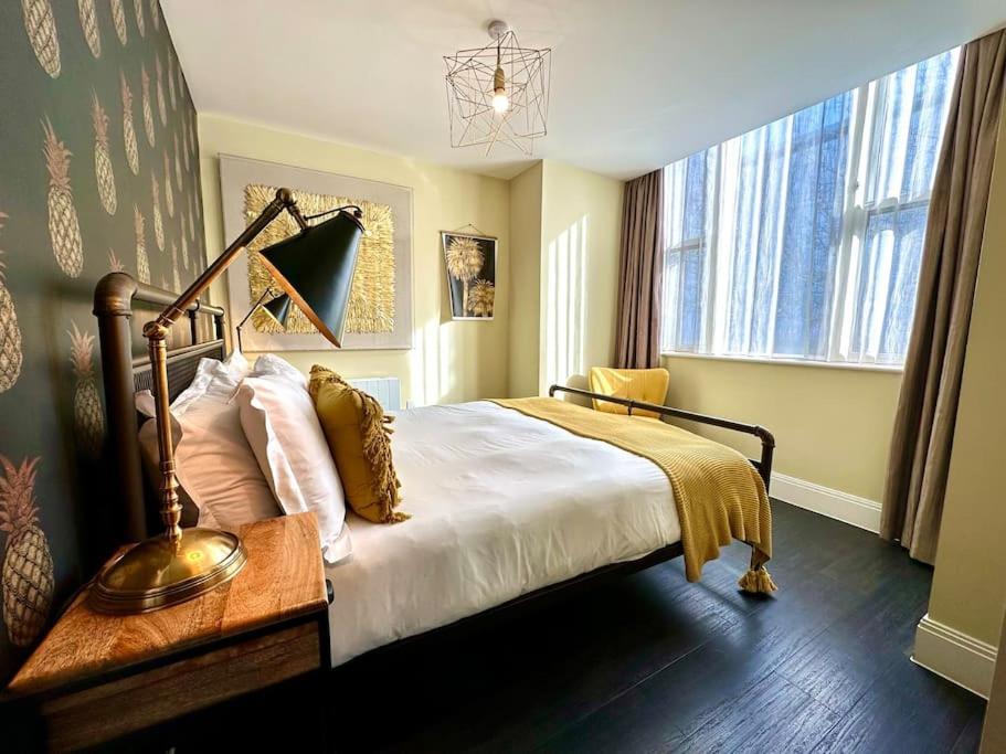 Designer Apartment Inc Free Parking & Fast Wifi 1 Minute Walk To Poole Quay - Great Location - Free Parking - Fast Wifi - Smart Tv - Newly Decorated - Sleeps Up To 2! Close To Poole & Bournemouth & Sandbanks מראה חיצוני תמונה